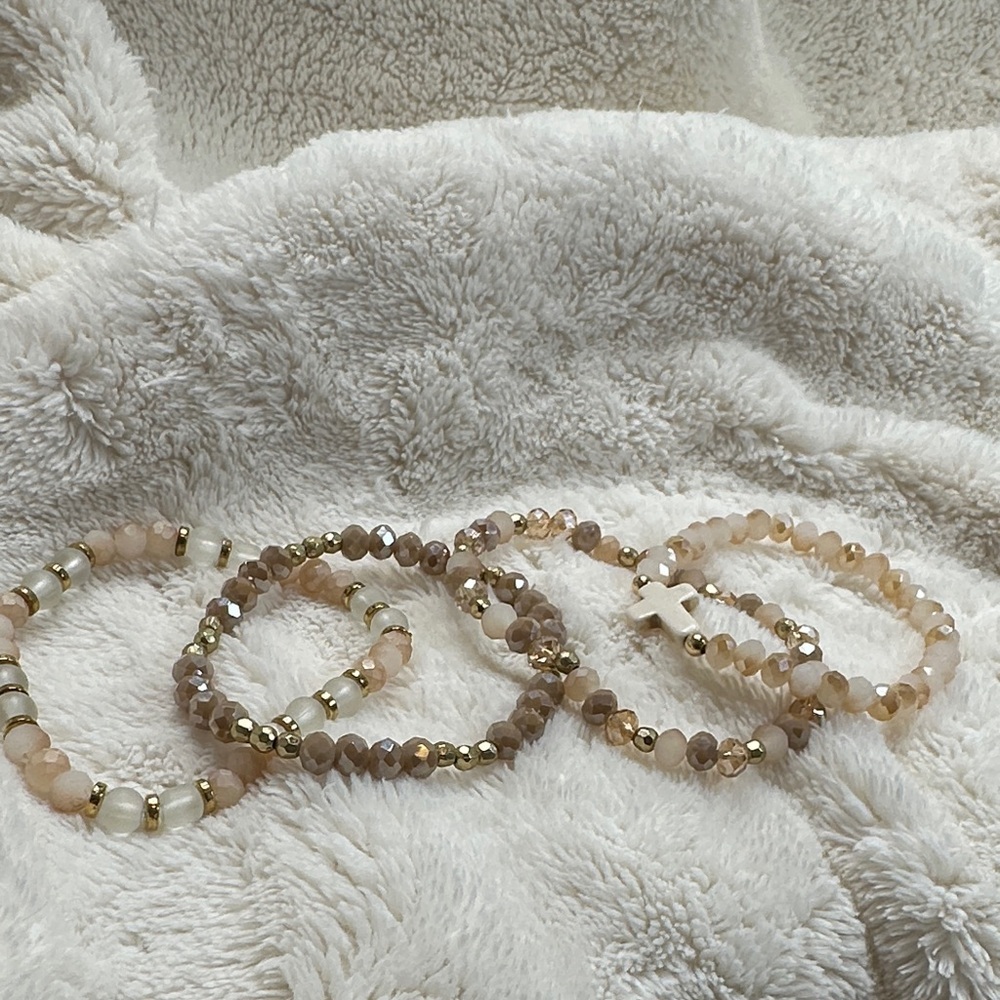 Beaded Bracelets Pretty Pink & Peachy Gold Mauve Set of 4 with Cross Charm NWOT - Picture 6 of 16